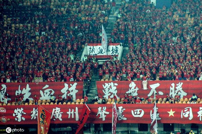 她本身也没让我安排接机，只说了一点钟会到场馆。